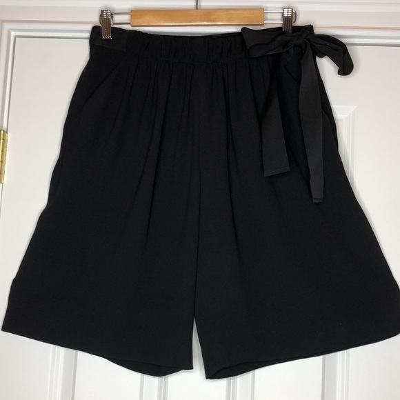 Red Valentino Black Dress Shorts 10 - Picture 1 of 10